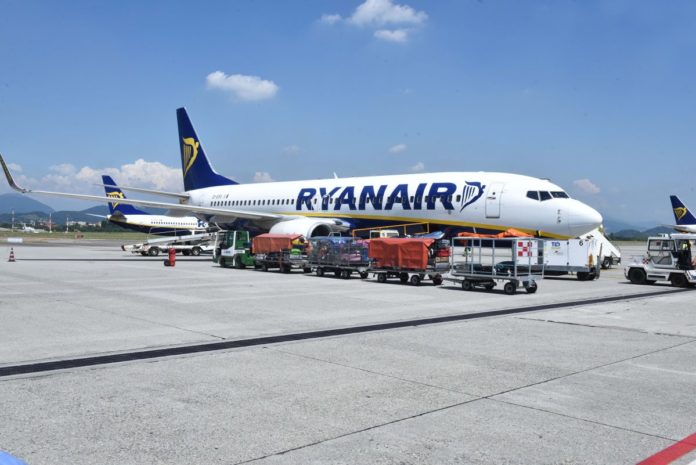 AEROPORTO CARAVAGGIO DI ORIO AL SERIOAEREOAEROMOBILE AEROPLANO RYANAIR