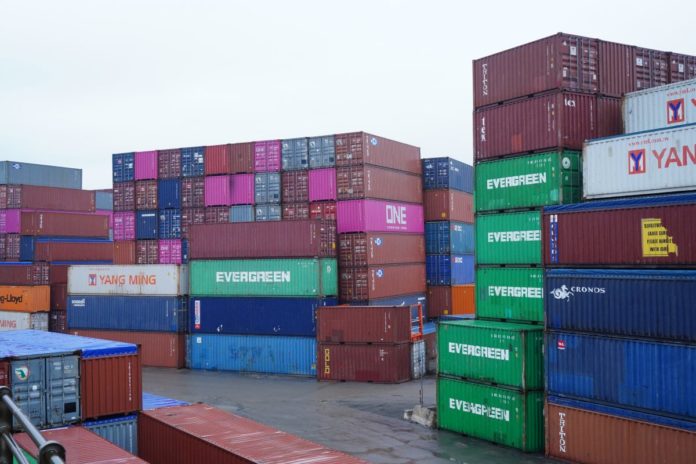 PORTO
CONTAINERS
DOGANA
SMISTAMENTO MERCI CONTAINER