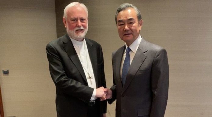 Cina-Vaticano, storico incontro tra ministri degli Esteri