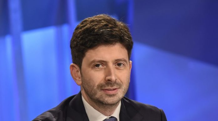 Speranza a infermieri “serve patto sociale per la salute”