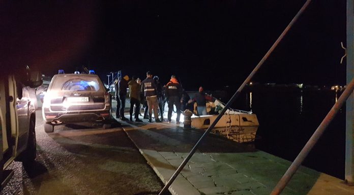 Sbarco di migranti a Lampedusa, giunte 16 persone tra cui sei bimbi