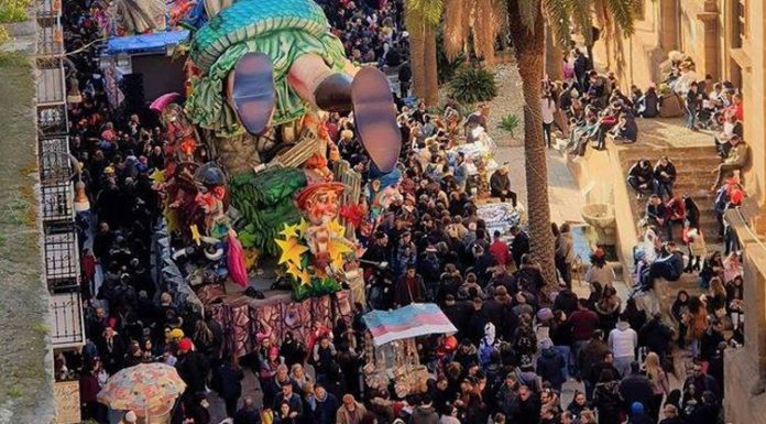 Tragedia al Carnevale di Sciacca, bimbo muore cadendo da un carro