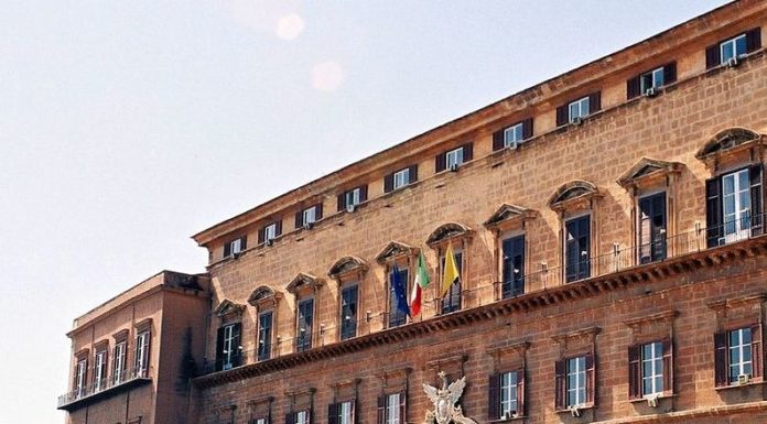 Coronavirus, stop visite turistiche nel palazzo del Parlamento siciliano