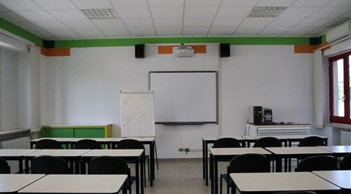 Coronavirus, fino a sabato scuole chiuse a Napoli