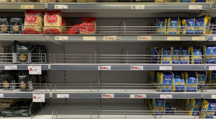 Coronavirus, rientra la corsa ai supermercati