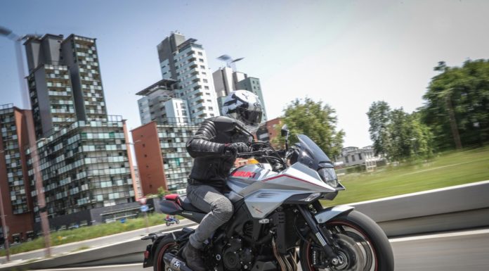 Suzuki Katana debutta negli showroom auto