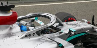 Bottas davanti a Verstappen che si nasconde