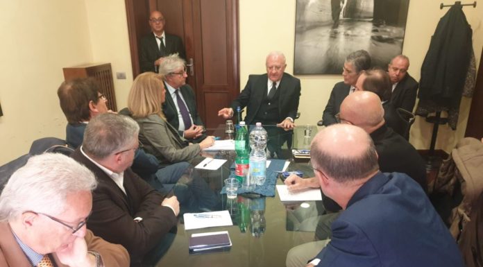 De Luca “In Campania opportunità per contratti in sanità”