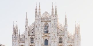 Coronavirus, a Milano il duomo riapre ai turisti con molte cautele
