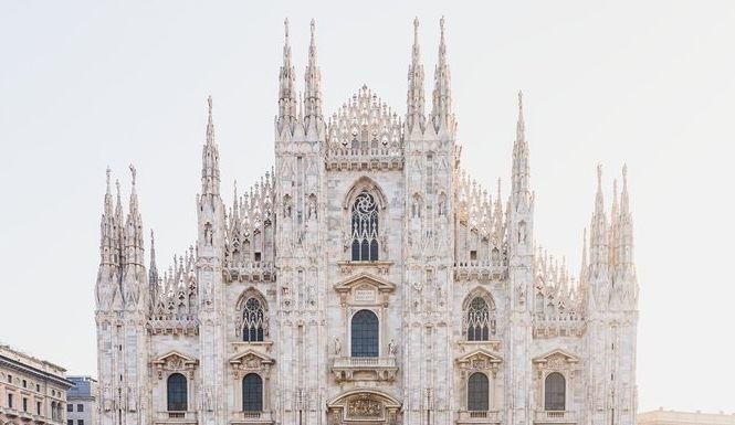 Coronavirus, a Milano il duomo riapre ai turisti con molte cautele