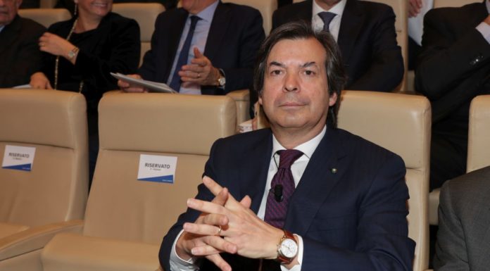 Coronavirus, Intesa Sanpaolo dona 100 milioni, coro di consensi