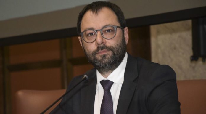 Coronavirus, Patuanelli “10 miliardi per fronteggiare la crisi”