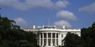 Coronavirus, Trump dichiara emergenza in Usa e stanzia 50 miliardi