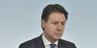 Coronavirus, Conte “L’Italia canta, uniti ce la faremo”