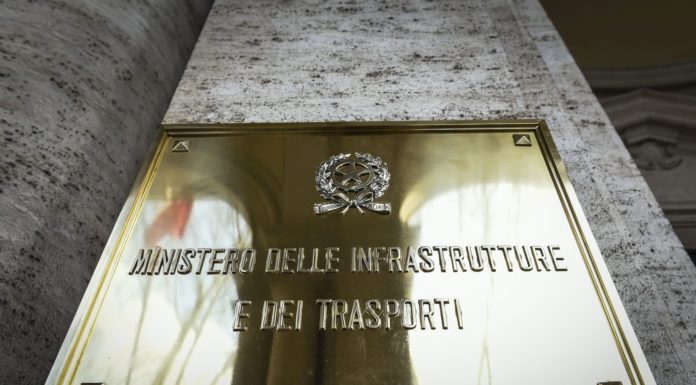 Coronavirus. Sospesi collegamenti con la Sicilia, solo trasporto merci