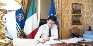 Chiudono attività non essenziali. Stop spostamenti tra comuni