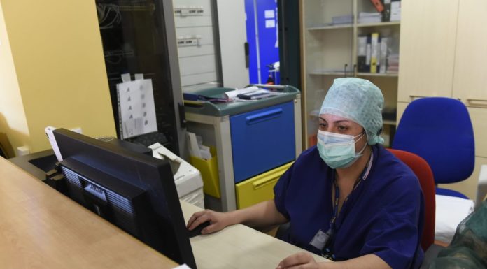 Coronavirus, Infermieri: “Da stato e regioni ringraziamenti di facciata”