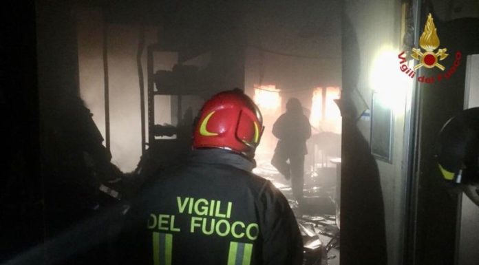 Incendio al palazzo di giustizia di Milano, domate le fiamme