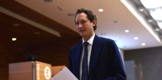 Coronavirus, Elkann e il Cda di Fca rinunciano al compenso del 2020