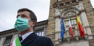 Bandiere a mezz’asta