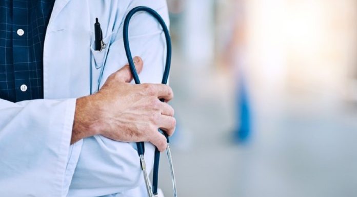 Fis dona 10 fonendoscopi al Policlinico Tor Vergata