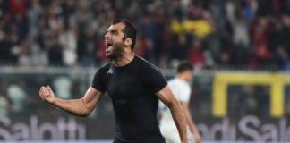 Il Genoa espugna San Siro, al Milan non basta Ibra