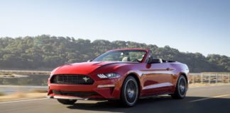 Buon compleanno Ford Mustang, la sportiva più venduta al mondo