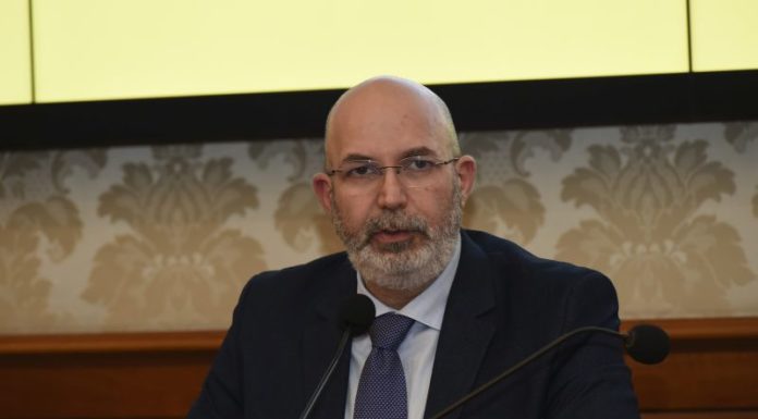 Coronavirus, Crimi “Pensiamo al futuro ma no banalita’”