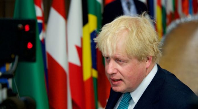 Downing Street, Johnson non ha la polmonite