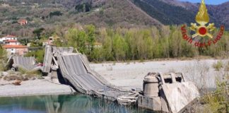 Crolla ponte ad Aulla, coinvolti due furgoni