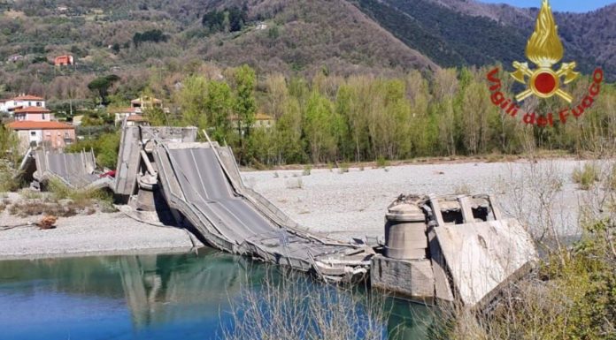 Crolla ponte ad Aulla, coinvolti due furgoni