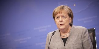 Merkel “No agli eurobond, trovare altri strumenti di solidarieta’”