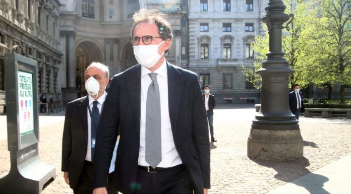 Coronavirus, Boccia “Chi vuole riaprire si assume la responsabilita’”