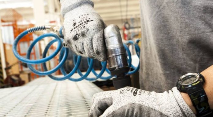 Intesa Sanpaolo prima a sottoscrivere protocollo con Sace per le imprese