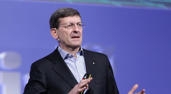 Coronavirus, Colao “Apertura a ondate per testare il sistema”