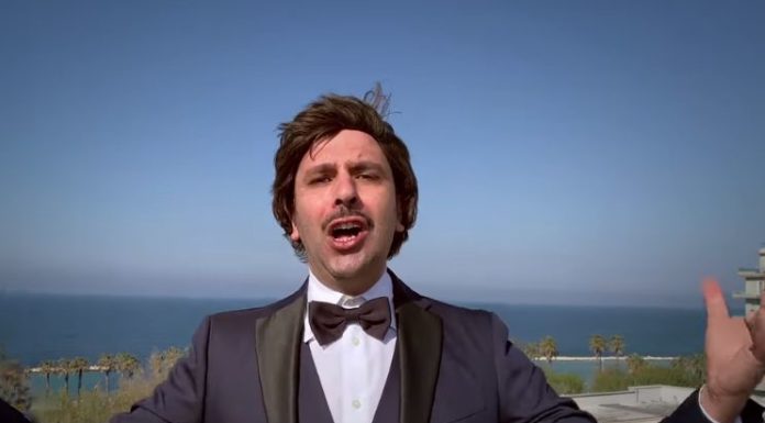 Zalone racconta la quarantena nel brano “L’immunita’ di gregge”