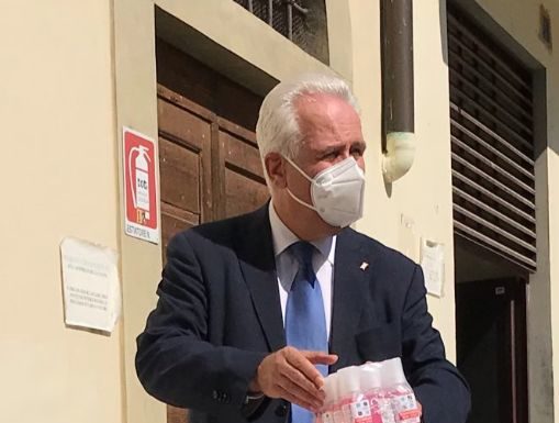 Giani a Montedomini consegna 500 dispenser gel disinfettante