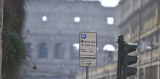 A Roma strisce blu gratis e spiagge off limits fino al 3 maggio