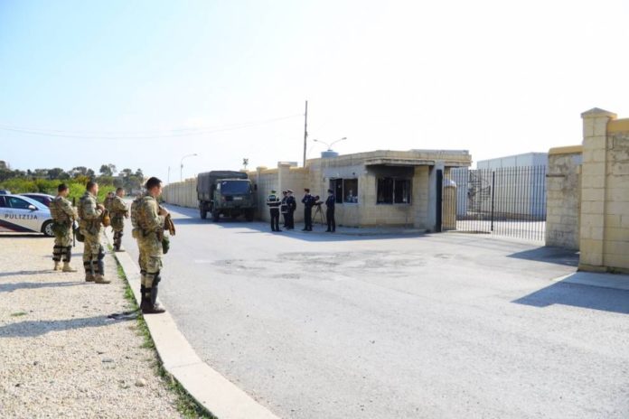 MIGRANTS' CENTRE LOCKDOWN-1