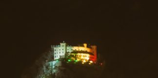 Castello Utveggio a Palermo illuminato dal tricolore