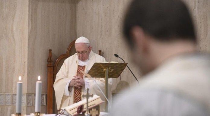 Coronavirus, Papa Francesco prega per i governanti