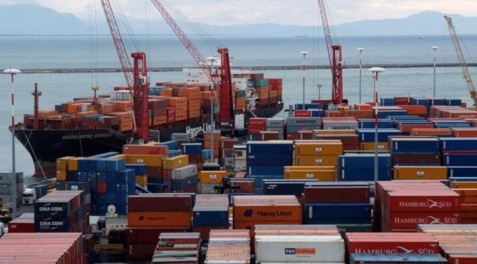 Corruzione e traffico di rifiuti al porto di Salerno, 69 misure