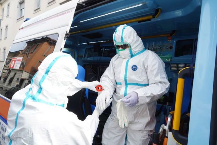 EMERGENZA CORONAVIRUS, SOCCORSO IN AMBULANZA