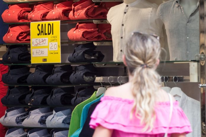 SALDI ESTIVI IN CENTRO STORICO A ROMA SHOPPING SCONTI ACQUISTI