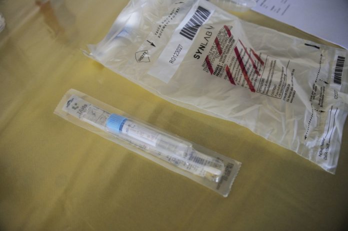 EMERGENZA CORONAVIRUS CONTINUANO I TAMPONI IN AUTO A FIRENZE