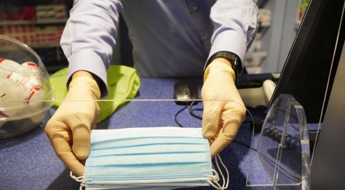 Federfarma “Le mascherine non arrivano alle farmacie”