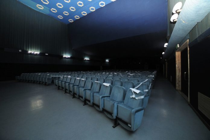 EMERGENZA CORONAVIRUS FASE 2 FLASH MOB DELLE SALE CINEMATOGRAFICHE #RIACCENDIAMOILCINEMA