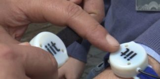 In Liguria arriva il braccialetto per mantenere le distanze in spiaggia