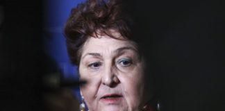 Le lacrime della Bellanova in diretta: “Lo Stato vince sul caporalato”