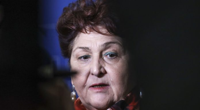 Le lacrime della Bellanova in diretta: “Lo Stato vince sul caporalato”